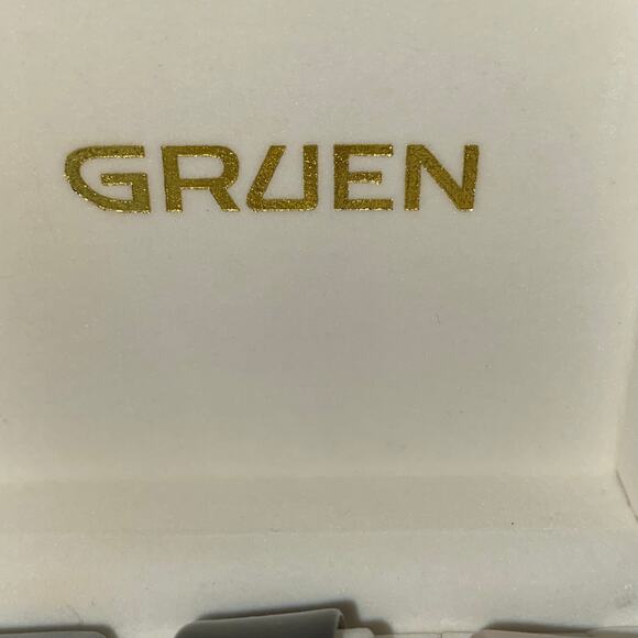 NEW IN BOX Gruen Watch with Additional Bands Square Watch Face Roman Numerals - Picture 3 of 4
